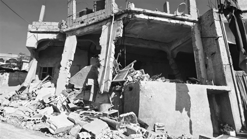 这是11月28日在叙利亚大马士革附近拜特金地区拍摄的在以色列袭击中严重损毁的房屋。